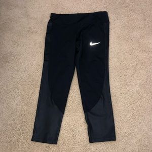 nike cropped black leggings